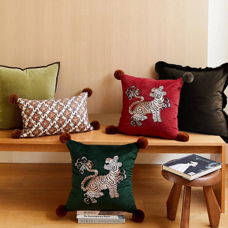 White Tiger Pillows Green Red Cushion Case Luxury Decorative Pillow Cover For Sofa 45x45 Embroidery Art Living Room Home Decor