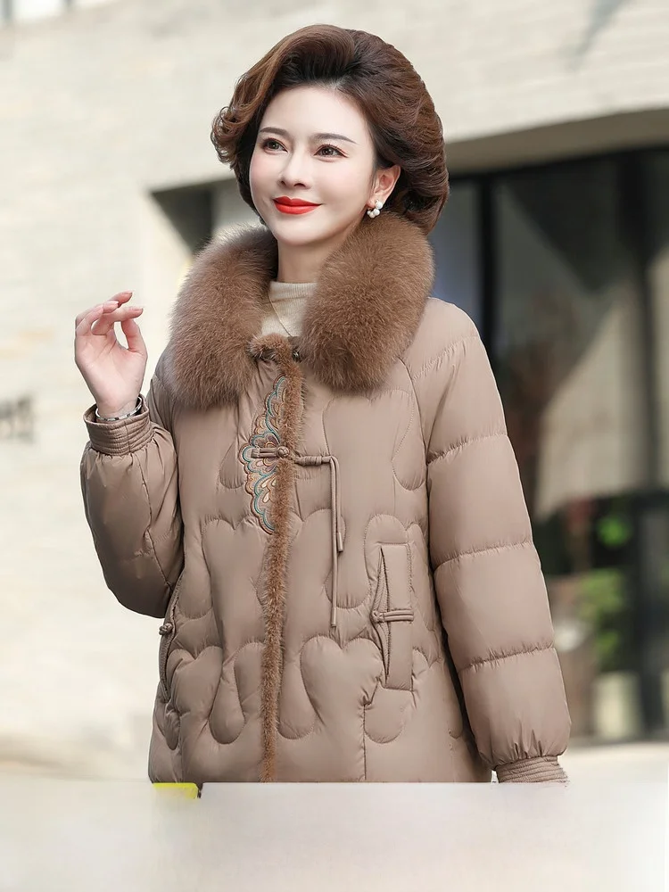 

Snow Flying 2026 Весна Новая женская укороченная куртка в стиле Mom с меховым воротником, вышивкой, модная, пуховая, удобная для поездок на работу, ветрозащитная