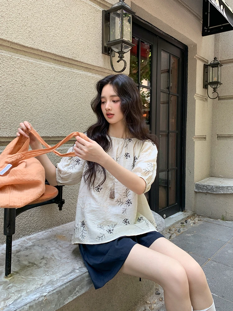 

Новая китайская женская футболка свободного кроя с вышивкой, летняя модная повседневная модель из смесового хлопка с круглым вырезом