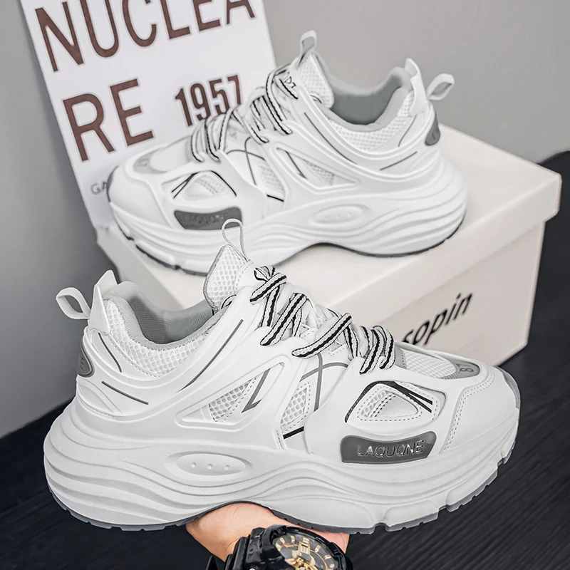 

2025 Новая мужская повседневная обувь на весну и лето: дышащая сетка, универсальная, мужская спортивная повседневная обувь на толстой подошве 10 см.