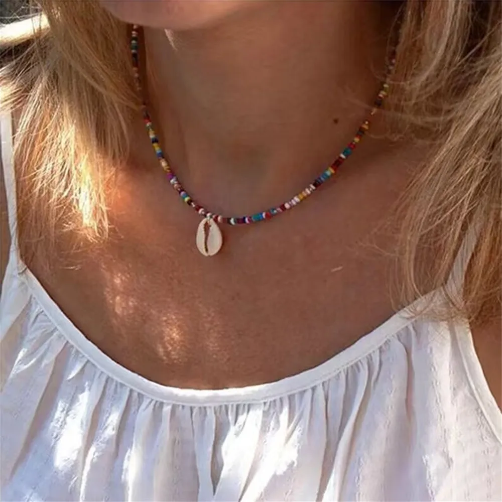 Collana a catena con ciondolo a lettera di perle artificiali di perle di colore Vintage per le donne gioielli girocollo Boho multicayer di moda