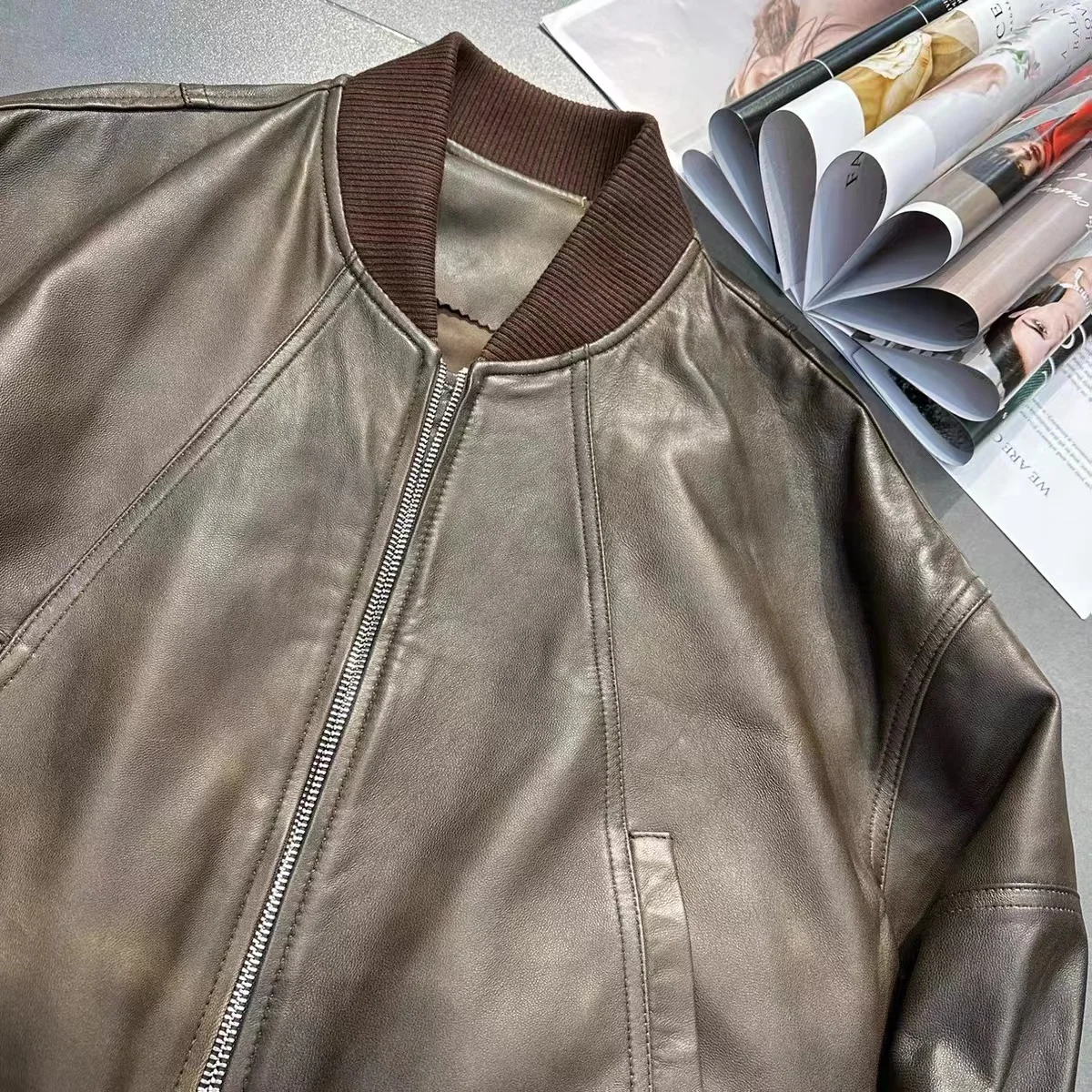 Giubbotto Bomber corto in pelle per donna 2023 inverno europeo vecchio Designer di denaro femminile cappotto corto in pelle di pecora invecchiata