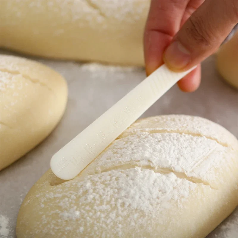 Kitchen Baguette Bread Slicing Knife Practical Pizza Bread Knife Cutting Tools Pastry Cutter With Carbon Steel Blade PP Shank
