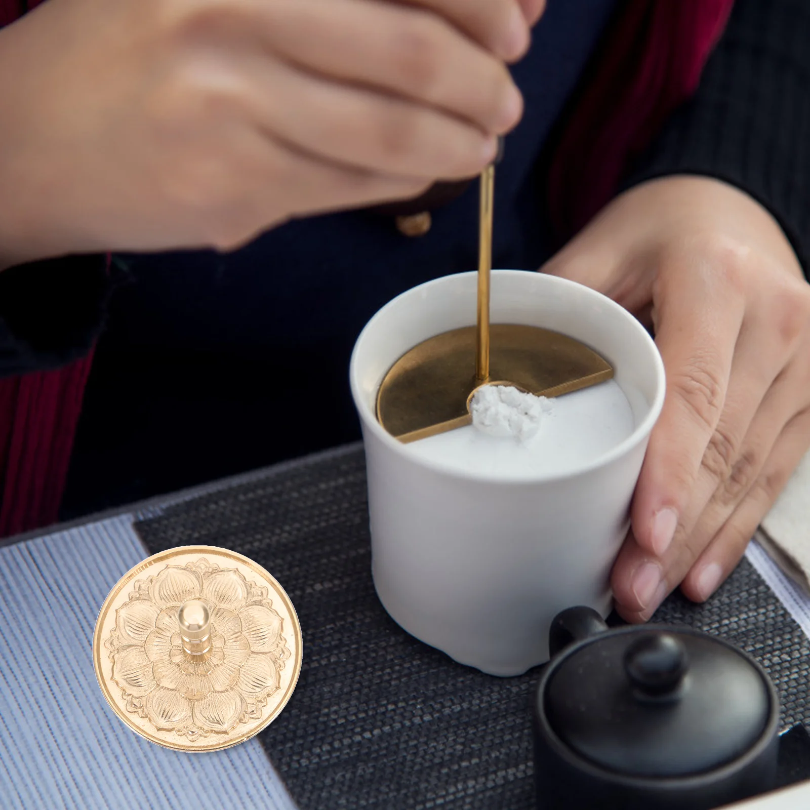 Presse à cendres d'encens en laiton, Design de Lotus délicat, pour la maison, le bureau, le Yoga, la méditation, outil de pressage de cendres, 1 pièce