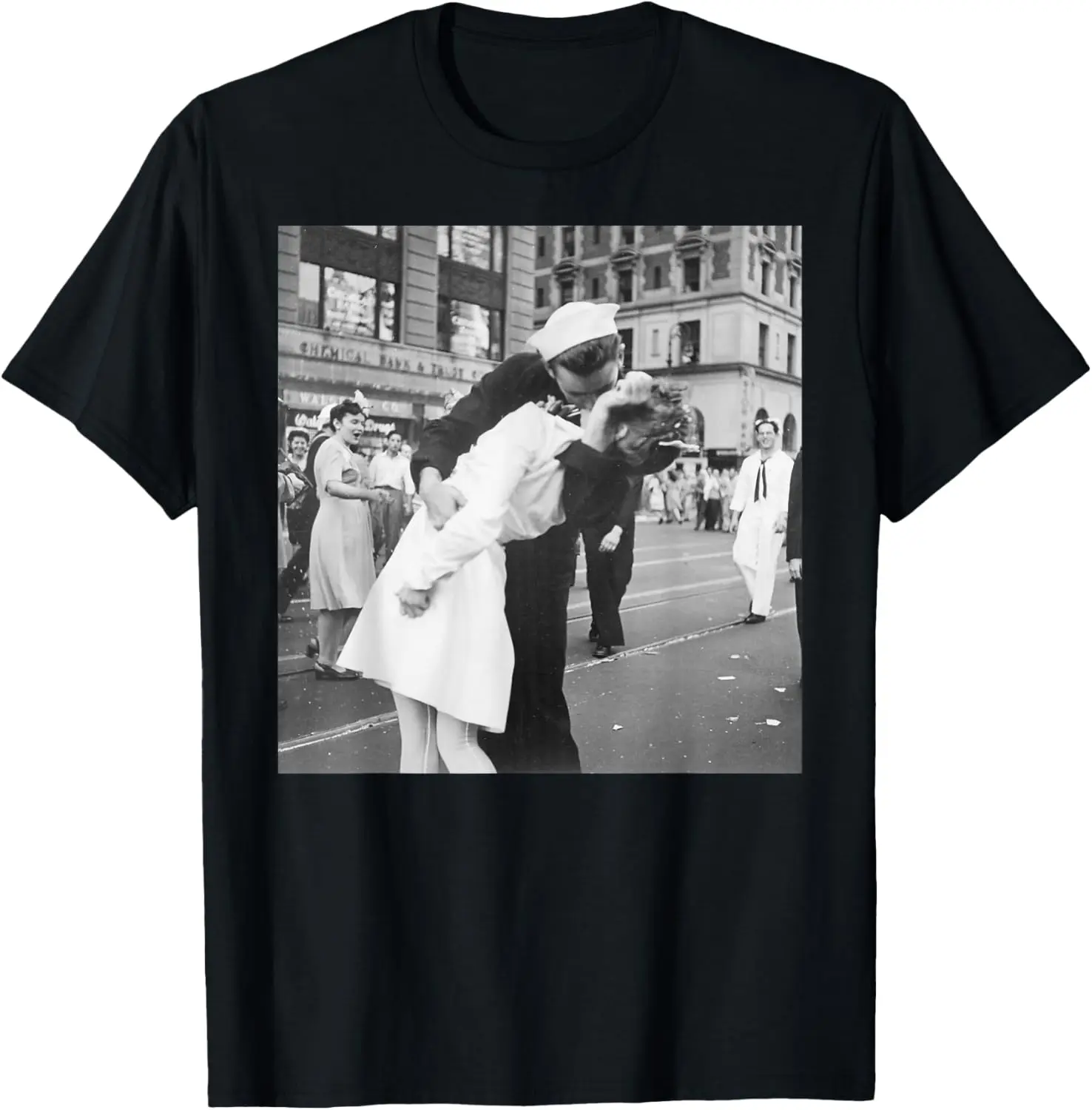 

The Kiss V-J Day in Times Square Patriotic Graphic T-Shirt T-Shirt