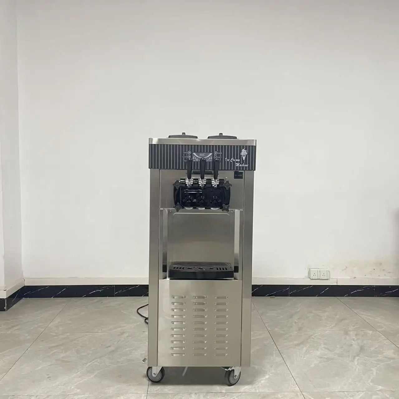 CY-828  Floor Standing Ice Cream Machine for Hotel Supermarket Vendors