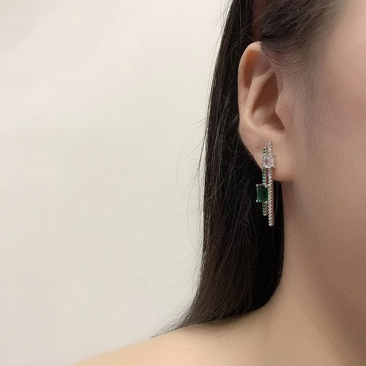 

Graceful 925 Silver Earrings A Blend of Opulence & Style Dropshipping Service