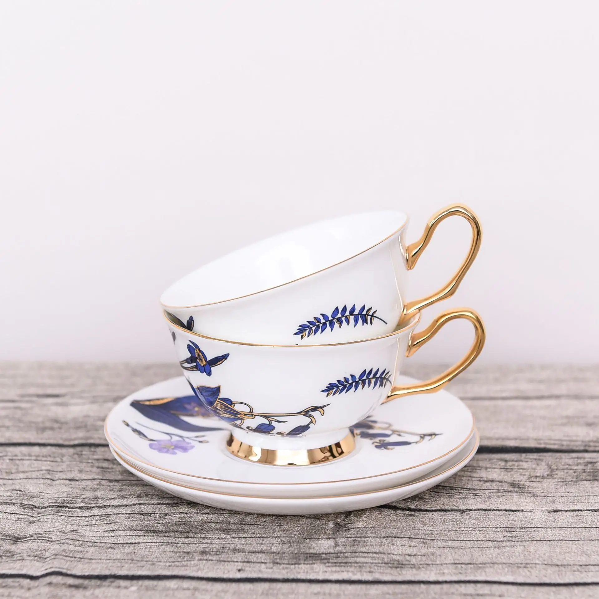 

Bone Porcelain Coffee Cup Creative Tulip Gold Handle Ceramic Coffee Cup Plate Afternoon Tea Business Gift Set