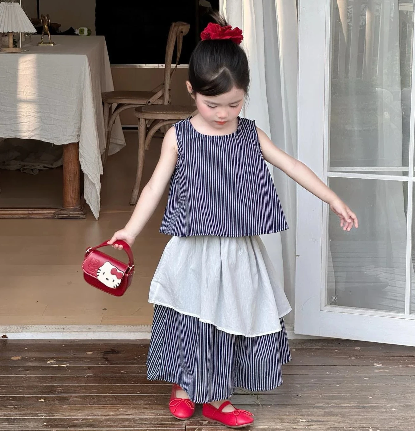 Girls Summer Korean Black and White Vertical Striped Sleeveless Doll Shirt Irregular Fart Curtain Skirt Two-piece Set