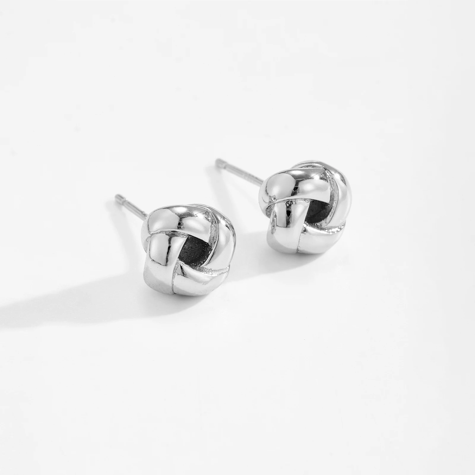 

VEWANT женские серьги-гвоздики из стерлингового серебра 925 пробы, нерегулярные простые серьги-гвоздики, новинка 2025, модные изысканные повседневные подарки на день рождения, вечерние украшения