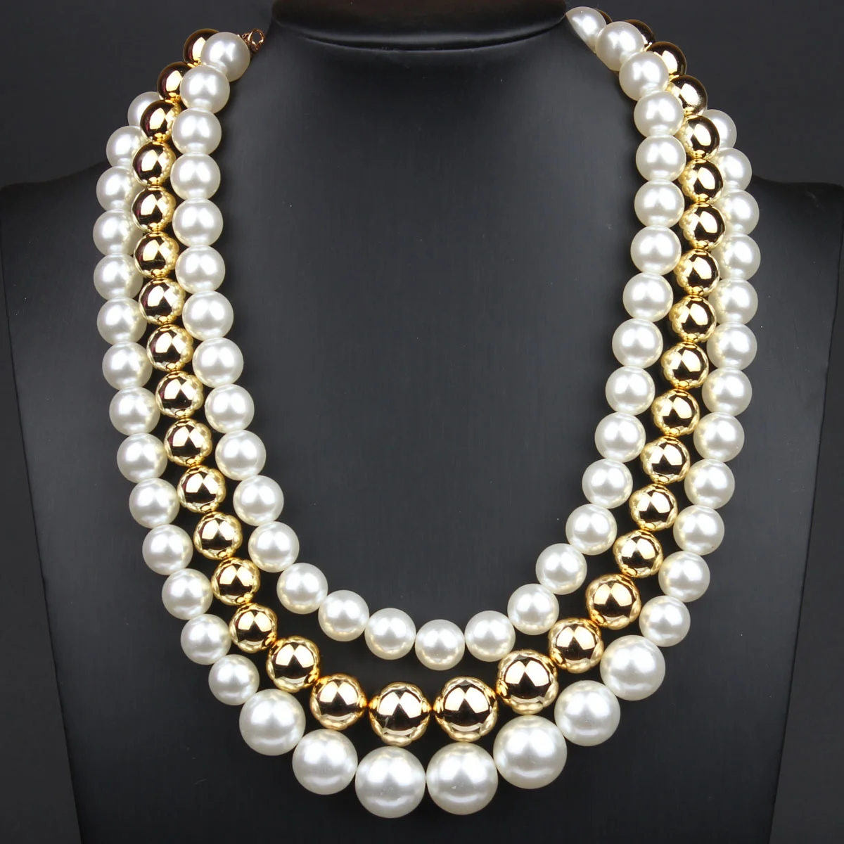 

Exaggerated white and gold mixed pearl necklace with layered braided collar chain - fashionable accessory for women