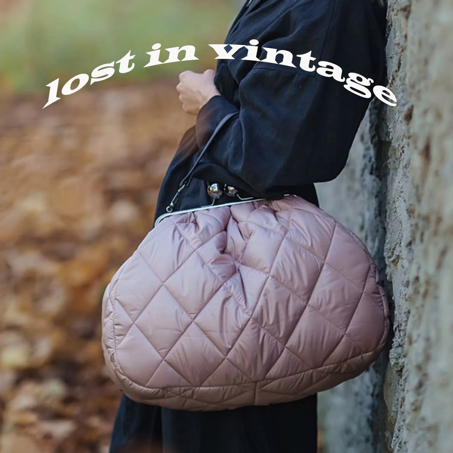 LOST IN VINTAG Powder Pink Purse Large Balls Kiss-lock Clutch Handbag Proudly Carried In Hand 43x40x13cm
