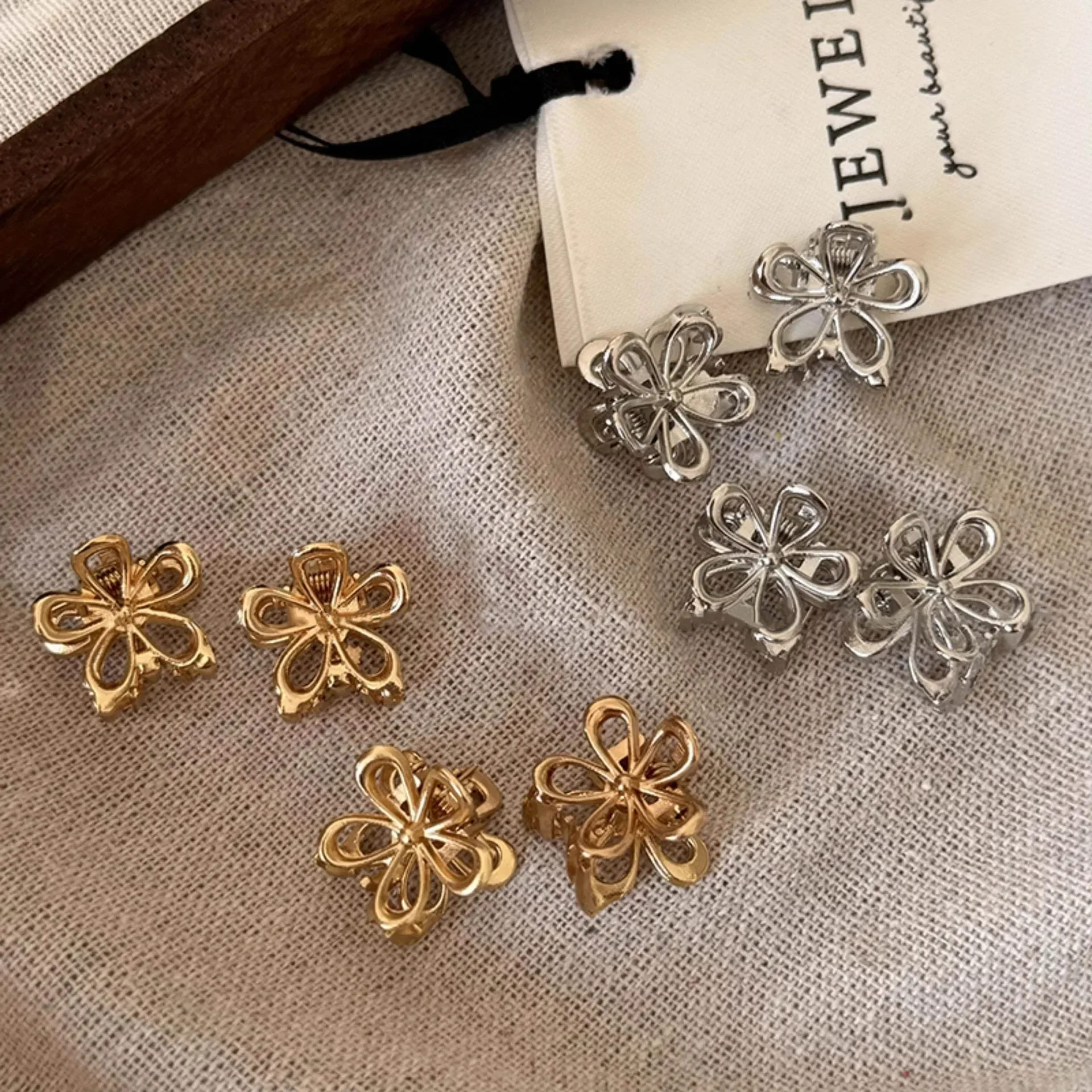 2pcs/set Korean Metal Flower Small Hair Claw Bangs Side Clip Sweet Cute Hairpin Headdress Small Mini Bang Shark Clip Women Girls