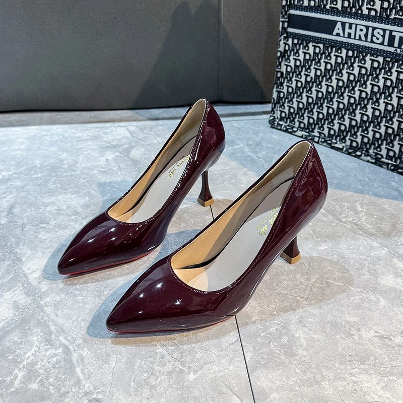 Nuevos zapatos elegantes de otoño con punta estrecha y suela roja, tacones de aguja sexis para Mujer, calzado de tacón alto de charol negro para Mujer, calzado de fiesta para Mujer