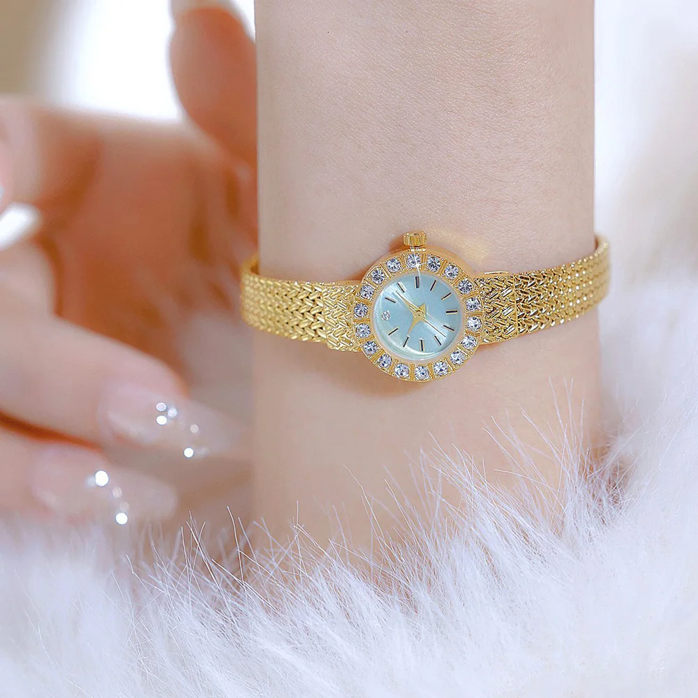 ساعات السيدات الجديدة الراقية الفاخرة الأنيقة الماس الأخضر الهاتفي كوارتز ساعة نسائية خمر فستان سوار ساعة اليد ساعة حائط هدية