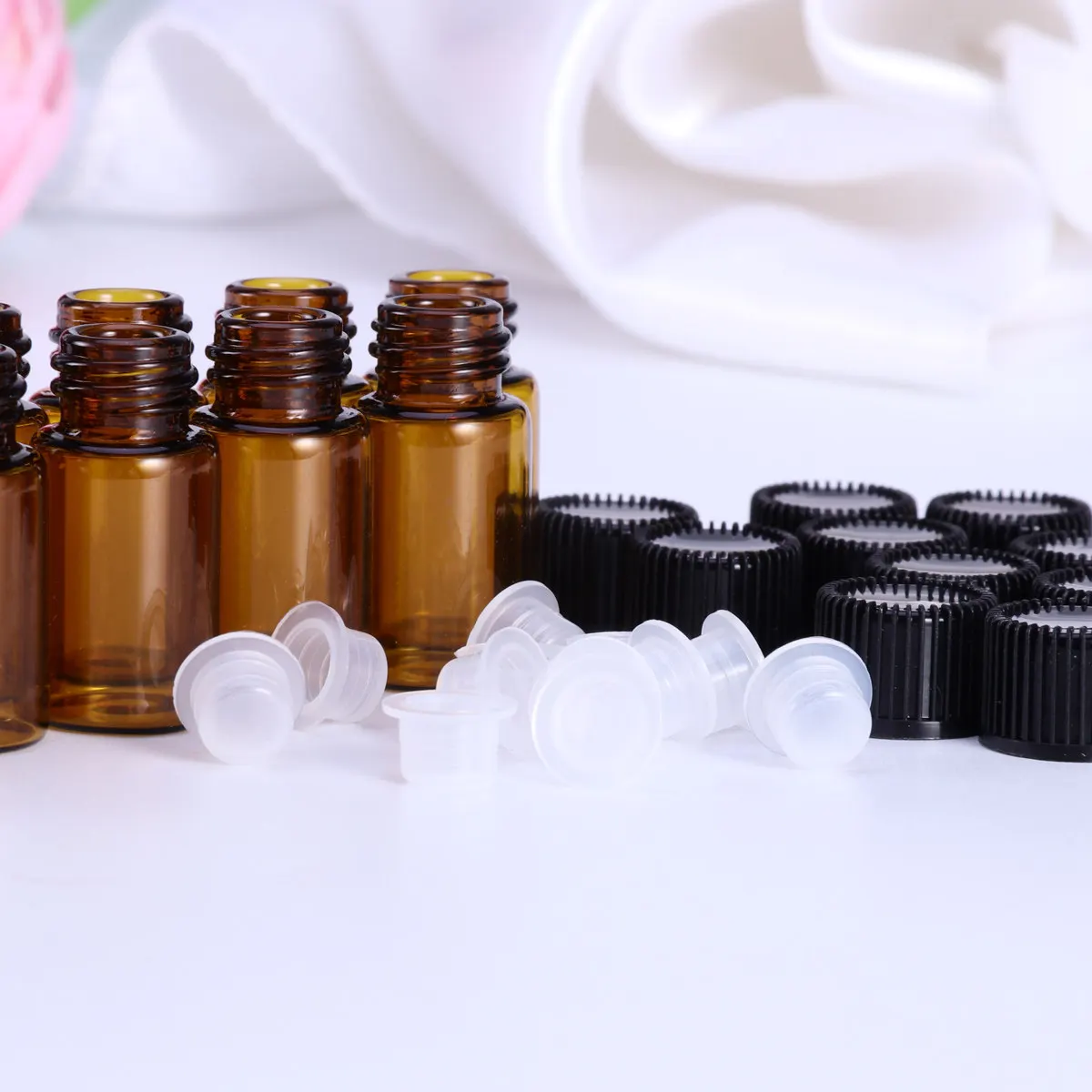 12Pcs 2Ml Mini Amber Glass Vial Bottles Leak Resistant Small Bottle for Oil Essential Oils Perfume Chemistry Lab Use view 4
