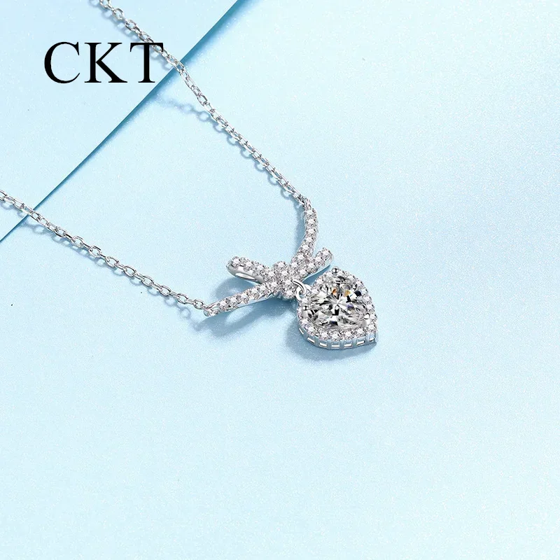 18K White Gold Heart Shaped 1ct Moissanite Necklace for Women Full of Diamonds Love Pendant Light Luxury Platinum Pt950 Chain