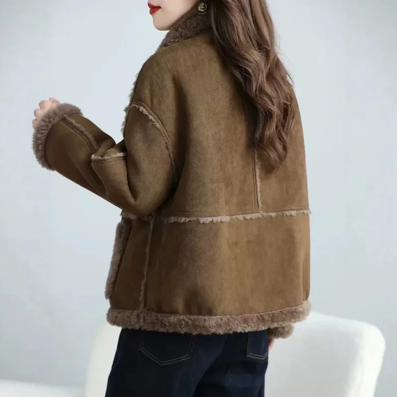New Wool Fashion, Casual and Eco-friendly Fur Sheepskin Short Style Double-sided Sheepskin Cut Coat for Women Winter Collection.