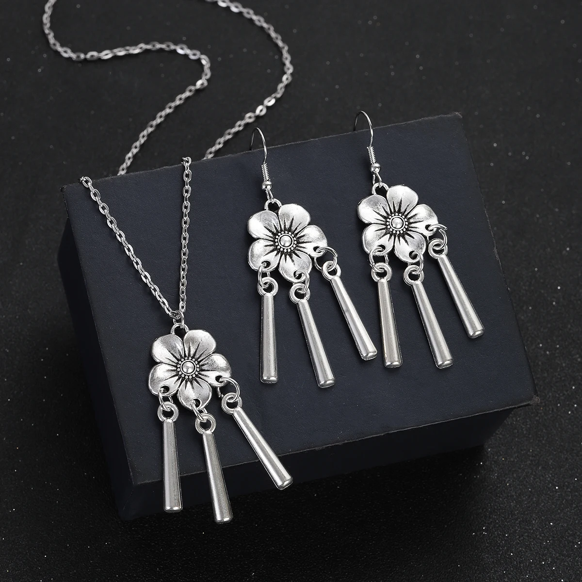 New Silver Color Jewelry Set Women\'s Ethnic Vintage Geometric Flower Tassel Earring Necklace Sets Female Party Accesories