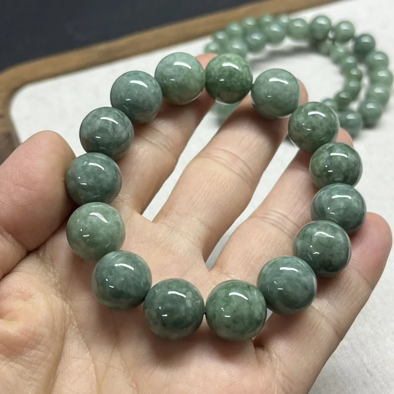 

Sihui men, jade bead women, ice jadeite bracelet from Myanmar for the wrist