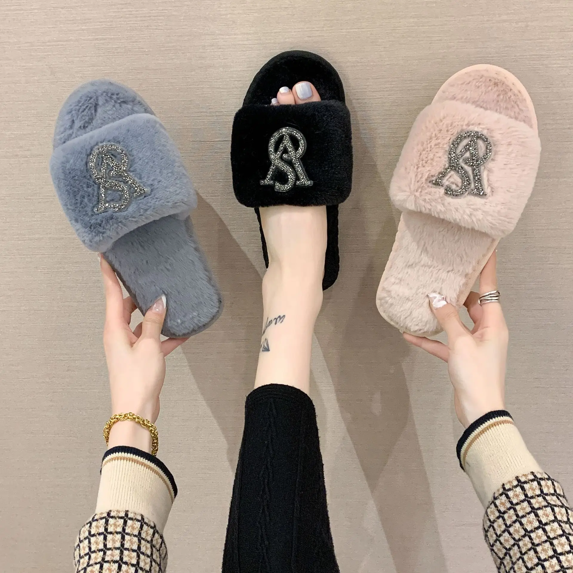 Hairy Cotton Slippers Women Autumn Winter New Warm Footwear Home Bright Diamond Slippers Fashion Outer Wear Women\'s Light Shoes