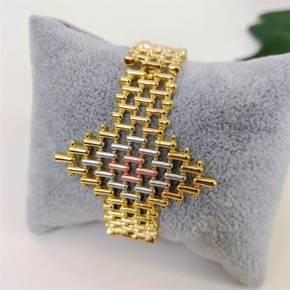 مجموعة مجوهرات فاخرة أصلية غير منتظمة مطلية بالذهب للنساء قلادة ذهبية وحلق وسوار وخاتم دبي وهدايا حفلات الزفاف