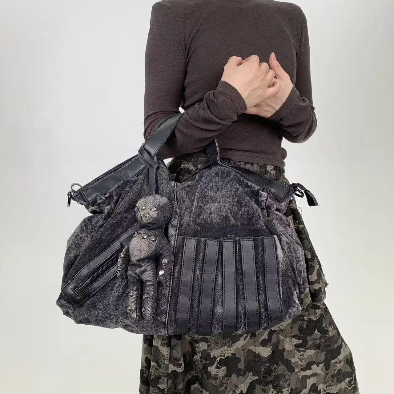 

Retro Goth Hot Girl Shoulder Bag Personality Stitching Crossbody Bag Women's Bag