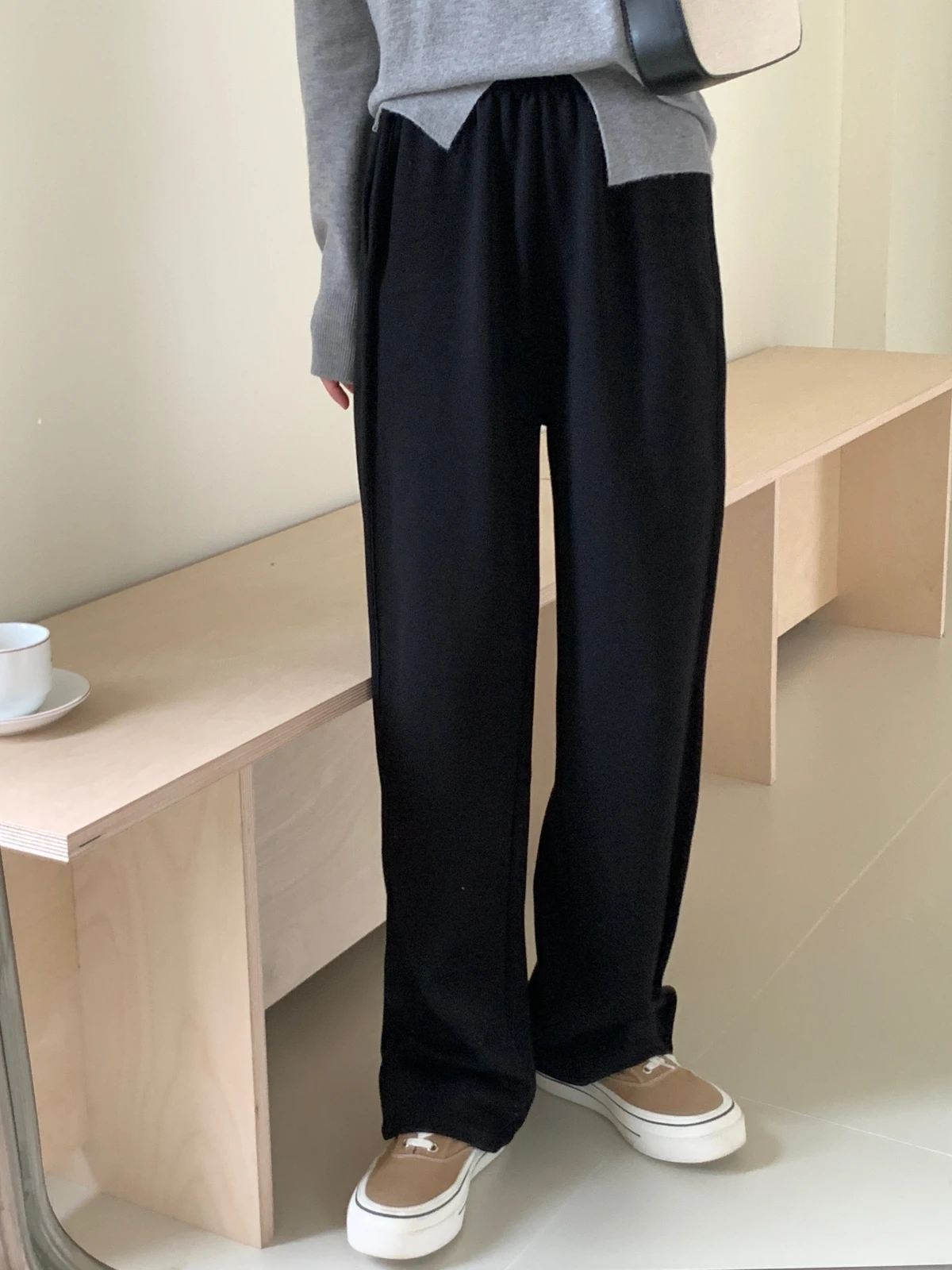 

Брюки Cloud Air: комфортные прямые брюки с широкими штанинами, длинные, с высокой талией, для повседневной носки, из смеси полиэстера, вискозы и спандекса.