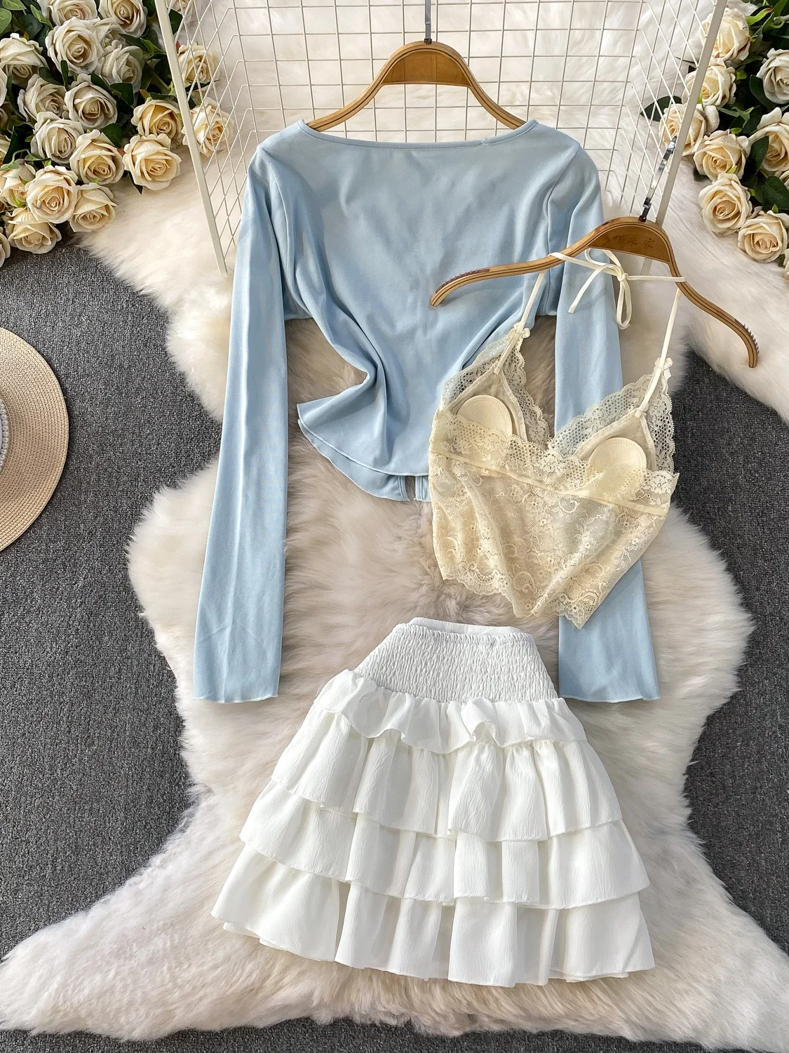 سترة صوفية مفتوحة بعقدة حارة حلوة على شكل حرف V + حزام دانتيل رغبة نقية + تنورة كعكة رفيعة عالية الخصر طقم تي شيرت