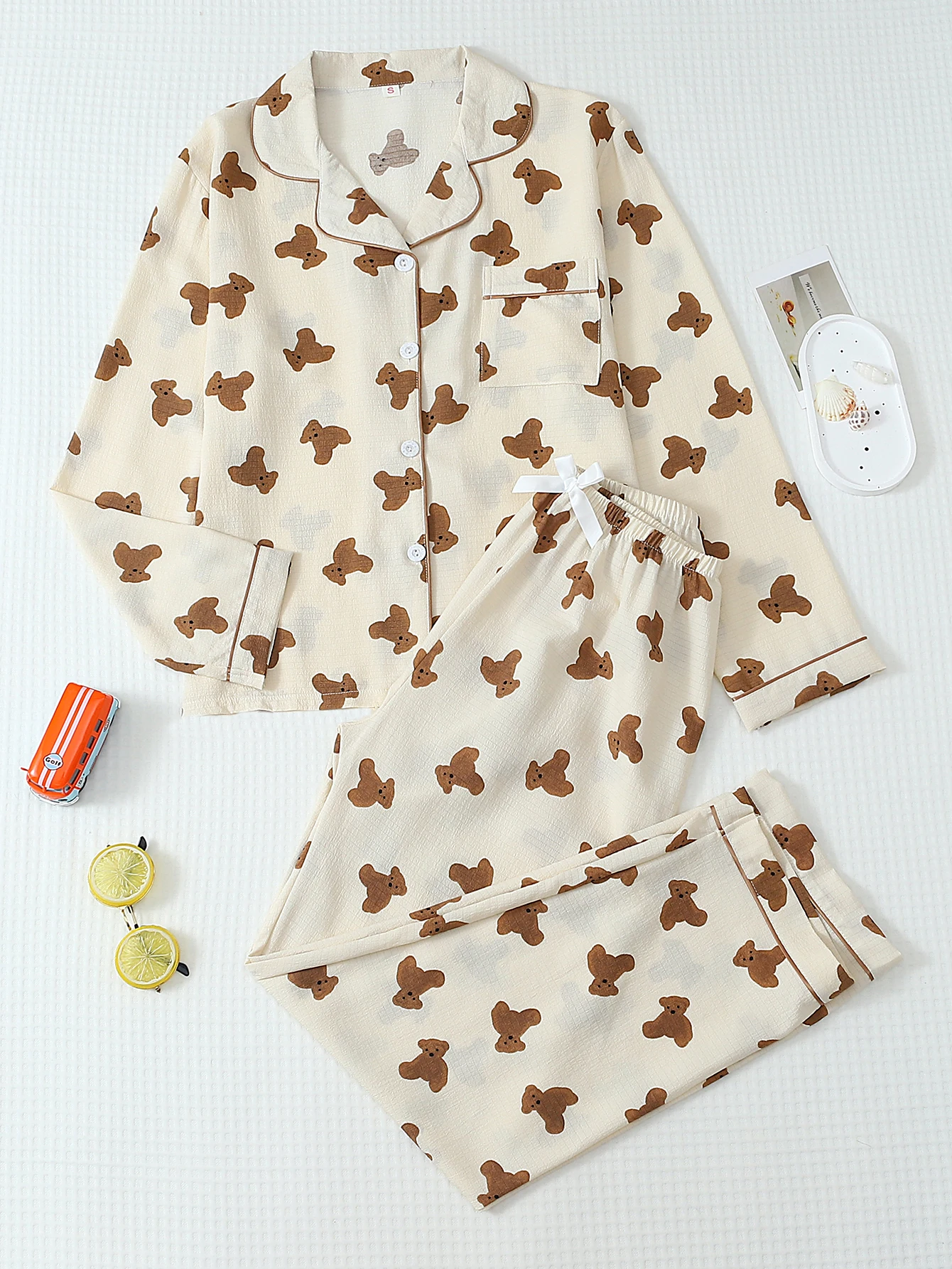 

Женский пижамный комплект из двух предметов, удобный топ с длинными рукавами и лацканами с плюшевым принтом медведя и длинные брюки с бантом, комплект одежды для дома