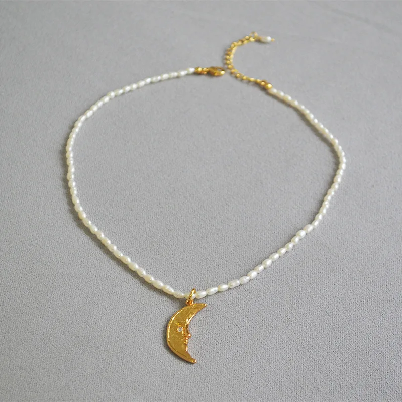 

New in Classic French Elegant Freshwater Rice Pearl Playful Moon Crescent Fashionable Exquisite Charming Women's Short Necklace