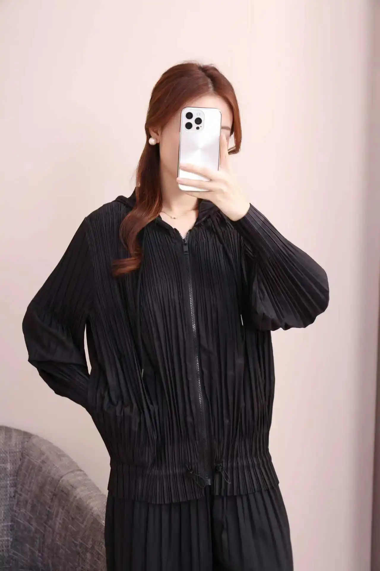 

Miyake плиссированная новинка 2025 года, зимняя куртка с капюшоном на молнии, однотонная плиссированная модная повседневная темпераментная верхняя одежда для поездок на работу, кардиган со складками