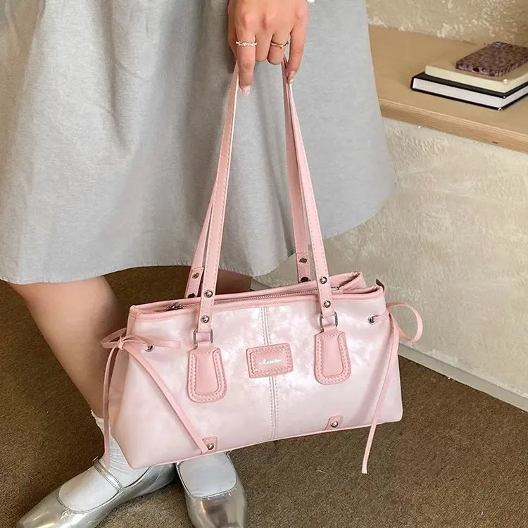 

2026 New Oil Wax Leather Drawstring Tote Bag for Women Large Capacity Versatile Shoulder Handbag