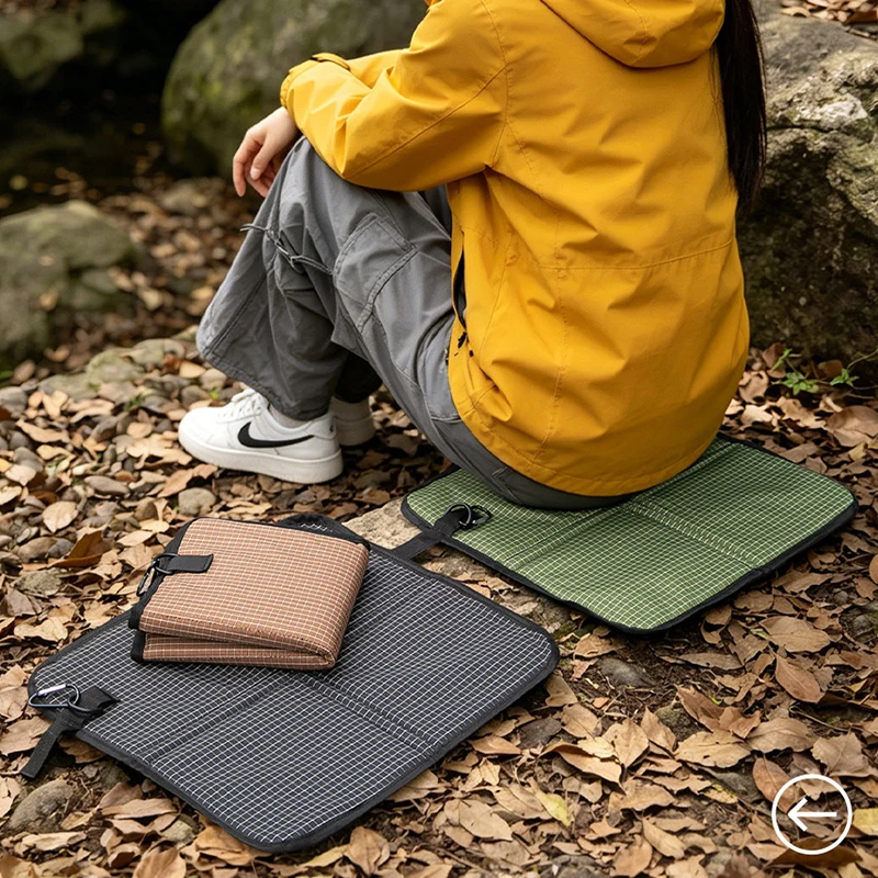 Outdoor folding seat cushion portable anti slip lawn mat hiking and mountaineering moisture-proof floor mat picnic mat