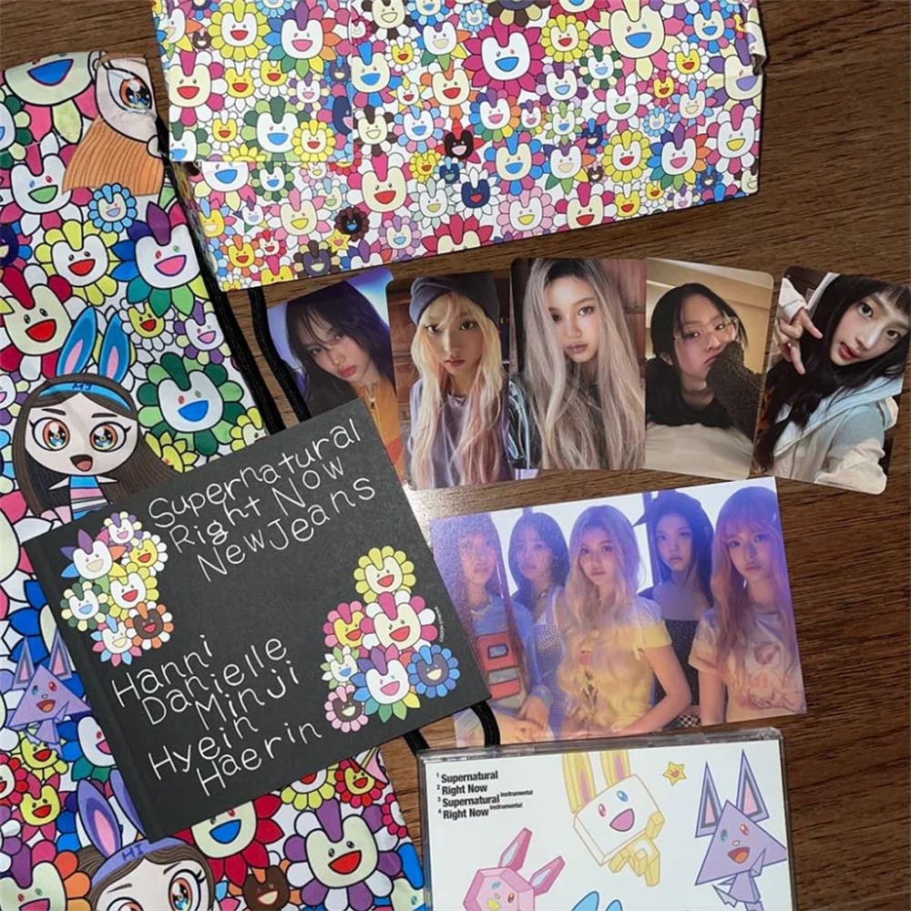 سجلات الأقراص المضغوطة اليابانية NEWJEANS Whale x Takashi Murakami حقيبة ألبوم CD خارق للطبيعة بطاقة صغيرة محيطية عرض خاص