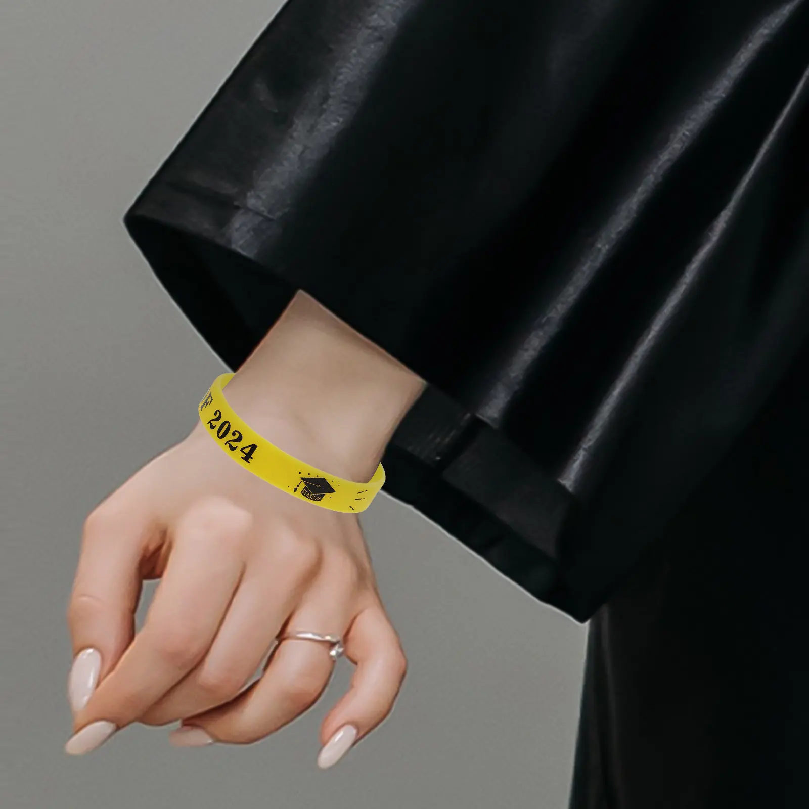 24Pcs Class of 2024 Silicone Wristbands Graduation Bracelets Commemorative Campus Memory Keepsake for Graduation Ceremony Party