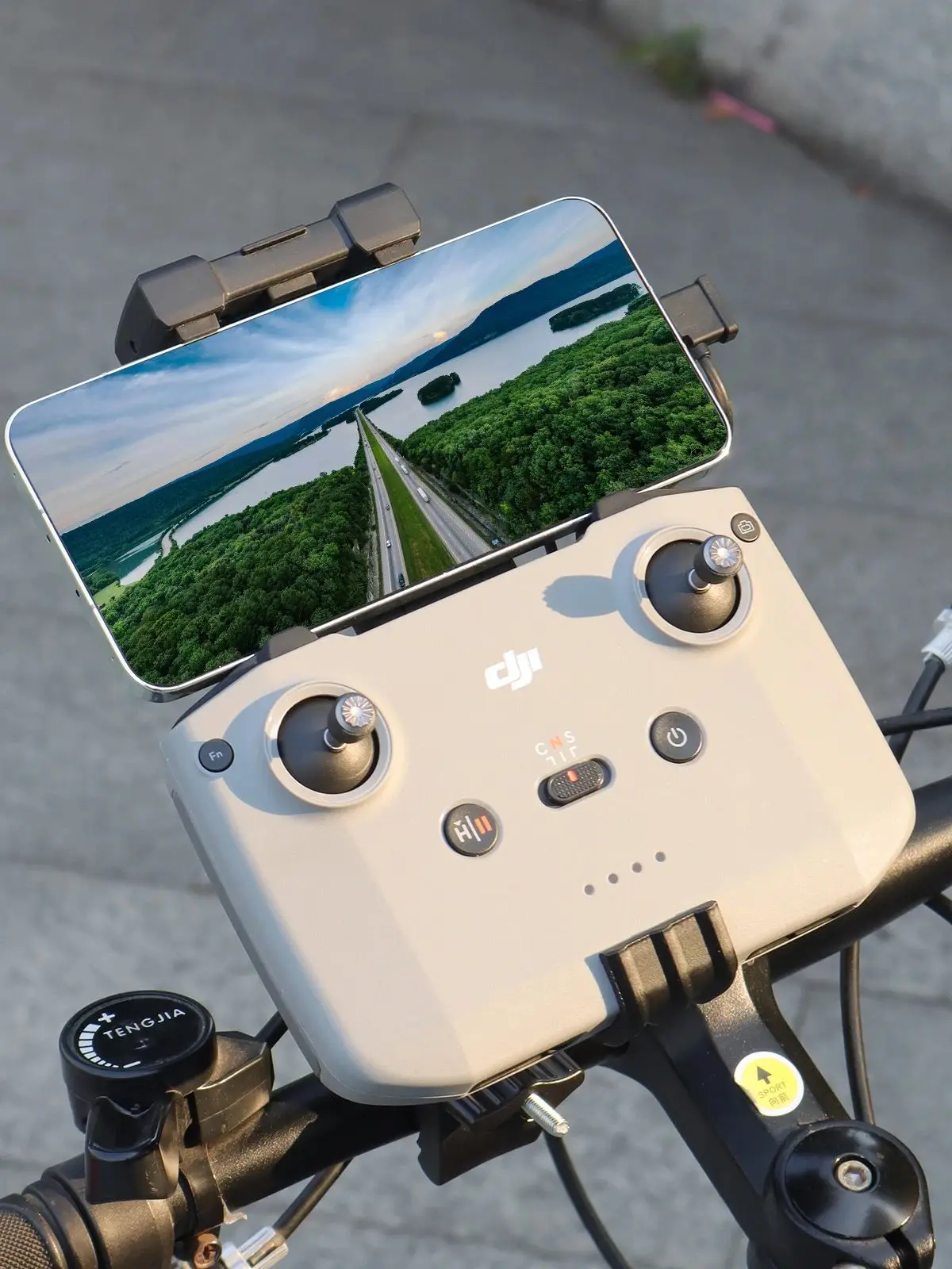 AliExpress SZKOSTON Bike Mount for DJI RC-N1/N2/N3 Controller Bicycle Handlebar Bracket Bike Holder Clamp for DJI Mini 3/ Mini 4 Pro Accessories