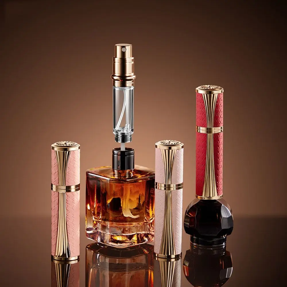 

Роскошный кожаный флакон-спрей с автоматической подачей, мелкодисперсный распылитель, многоразовый, с нижней загрузкой, пустой флакон, кожаный, 5 мл, атомайзер, подарок