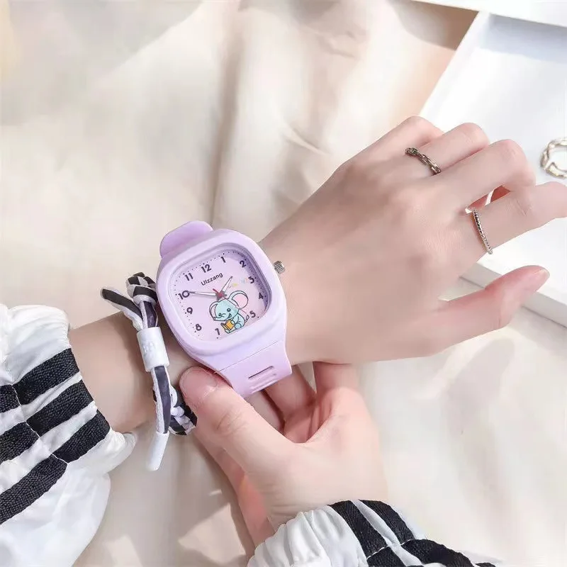 New Mode Watch Mystery Box, Randomly Send Watches, Surprise Watch Blind Box, Watch Is the Watch in the Picture