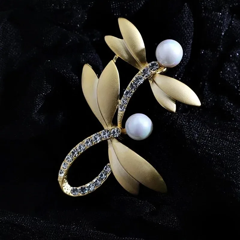 

Fashion Dragonfly Brooch For Women Vintage Yellow Insect Pearl Rhinestone Lapel Pin Suit Coat Clothing Accessory Wedding Gift