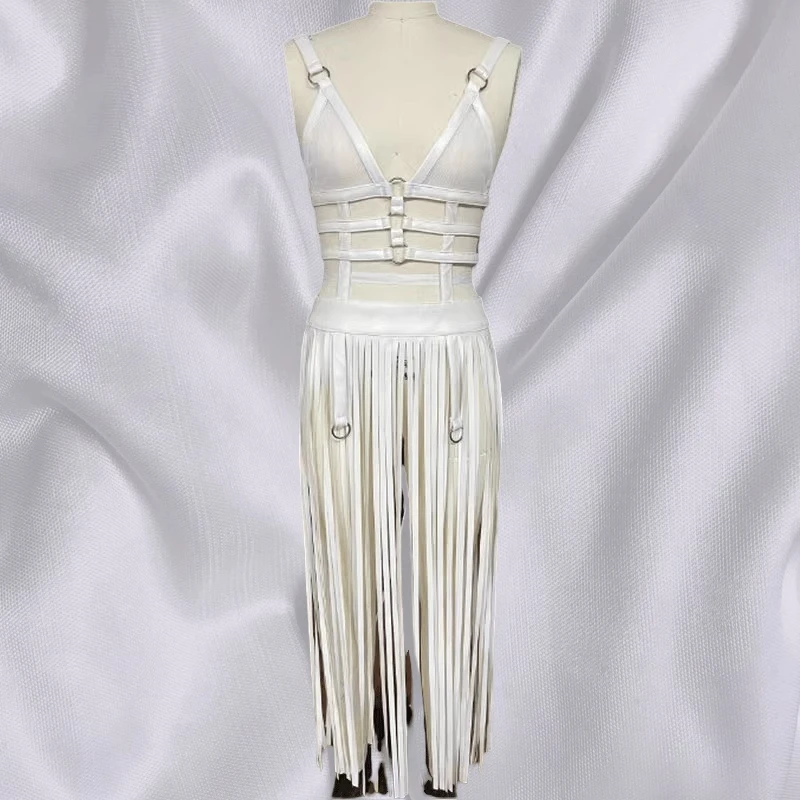 Nowa skóra PU gorąca dziewczyna seksowna czysta pożądanie długa sukienka z szelkami frędzle bez pleców skórzana klamra wydajność garnitur bar DS występ