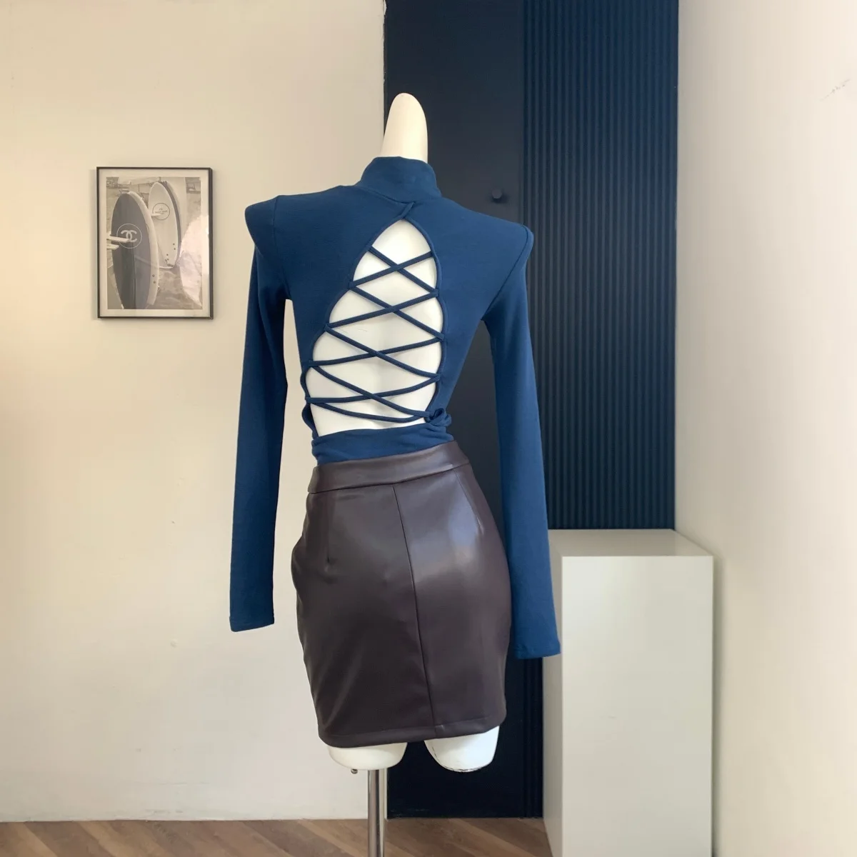 

Women's Sexy hollowed out cross tie T-shirt with fleece long sleeves, spring and autumn mid neck knit top, high street 2025 new