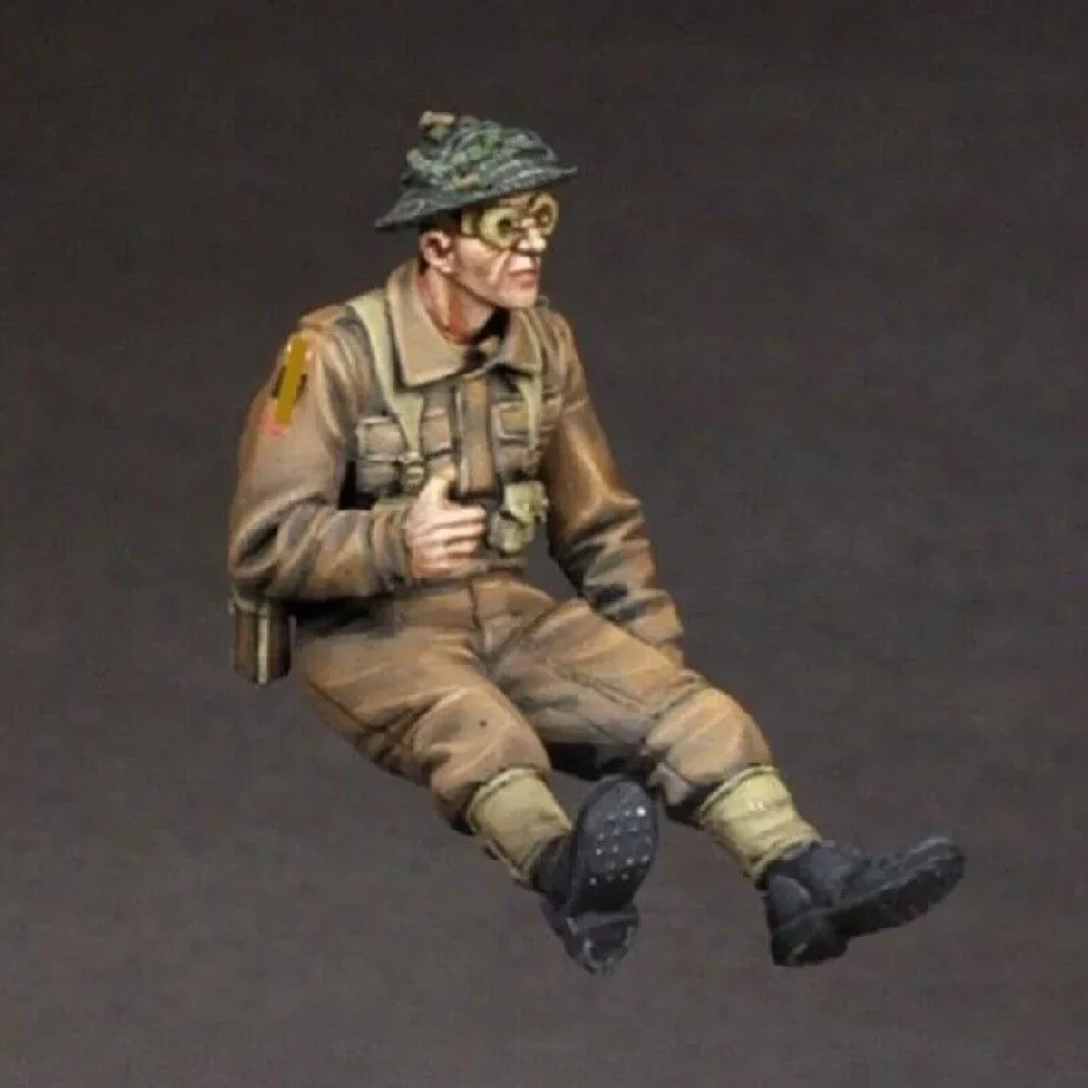 

Комплект неокрашенной модели из смолы 1/35, водитель британского солдата в разобранном виде и неокрашенный GK