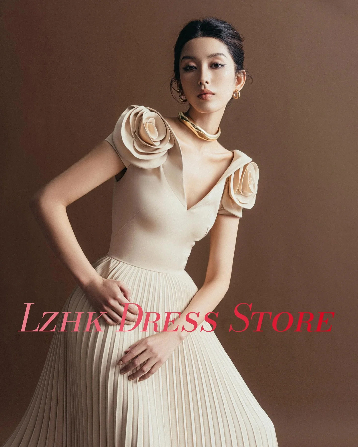 Maßgeschneidertes, anmutiges Jersey-Abendkleid in A-Linie mit 3D-Blumen, modisch, kurze Ärmel, V-Ausschnitt, bodenlang