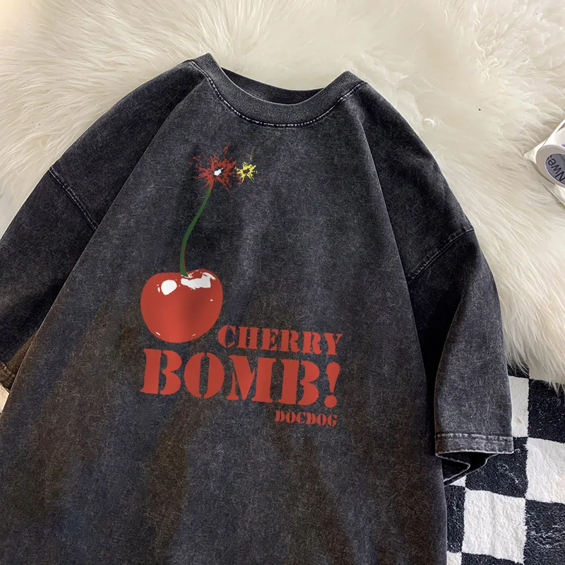 Red Cherries Printed T-shirt Men Cherry Bomb Letter Shirt Cotton Retro Washed Short Sleeve Oversize Loose T-shirts Men Tiki