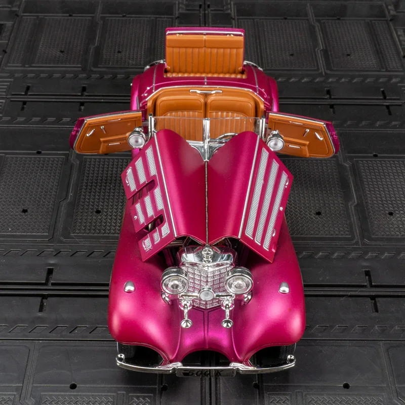 

Модель винтажного автомобиля Mercedes Benz 500k из сплава, масштаб 1:24, коллекционная модель для декора, двери открываются с обеих сторон.