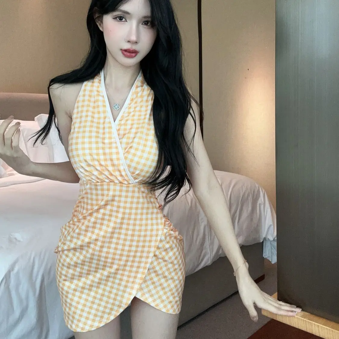 ฤดูร้อนHalter Mini Dressผู้หญิงลายสก๊อตแขนกุดBodycon Bow TieเอวElegant Casual Backlessปิกนิกสไตล์ชุด 2025 ใหม่