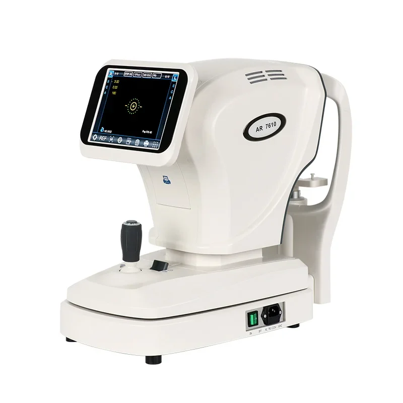 Instrumentos e equipamentos de optometria de computador na loja de optometria totalmente automática