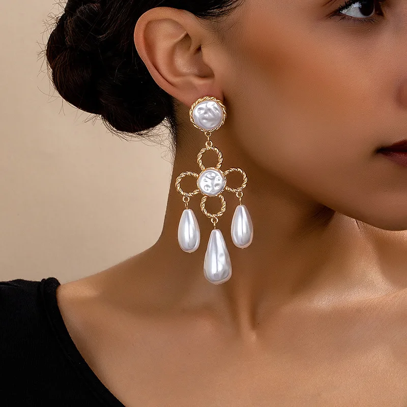 Elegant Temperament Imitation Pearl Stud Earrings Ladies Court Bohemian Senior Versatile Personality Party Gift 5E161