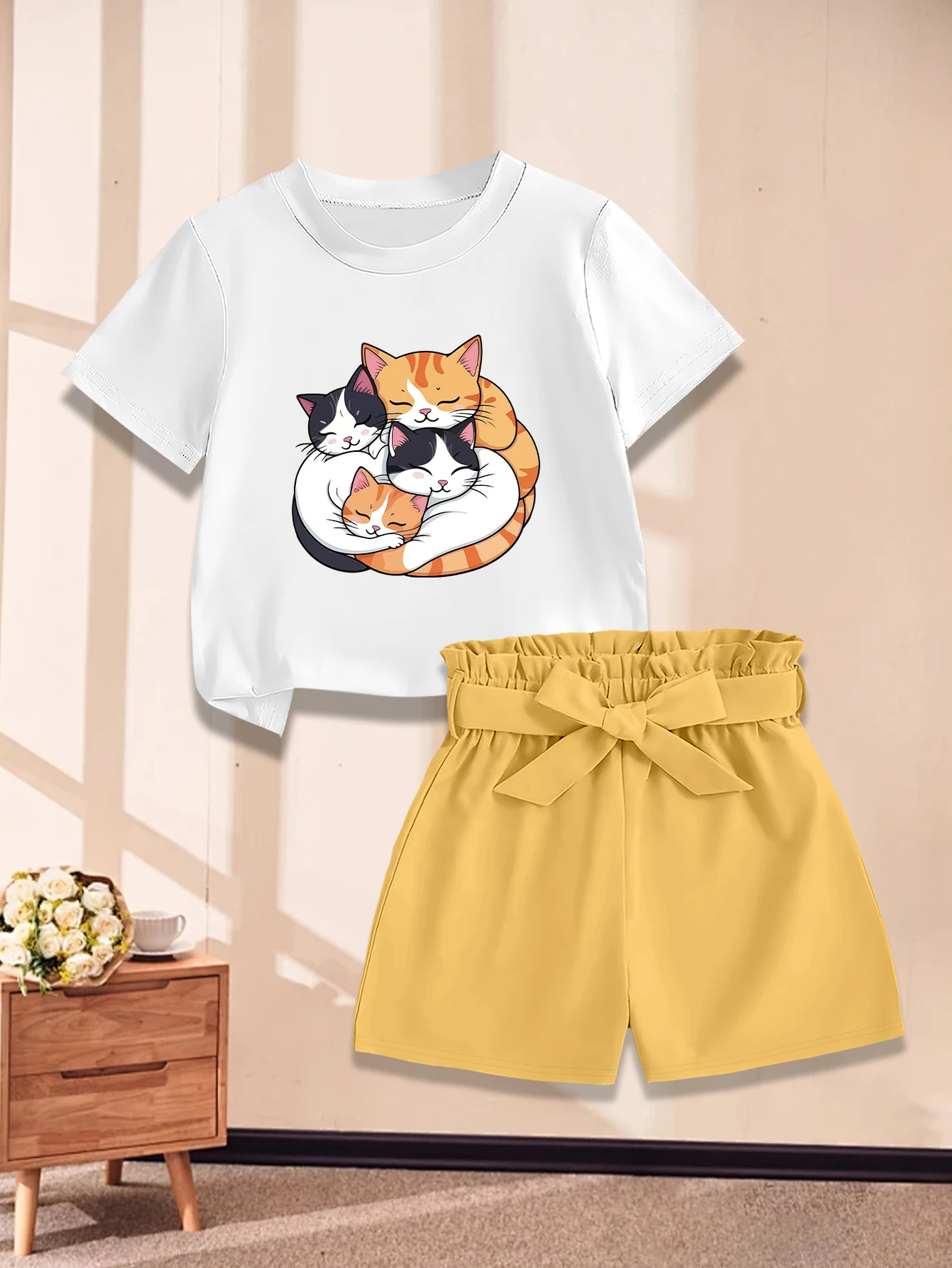 conjunto-de-2-pecas-shorts-de-verao-com-estampa-de-gato-de-desenho-animado-fofo-e-delicado-com-laco-tecido-para-meninas